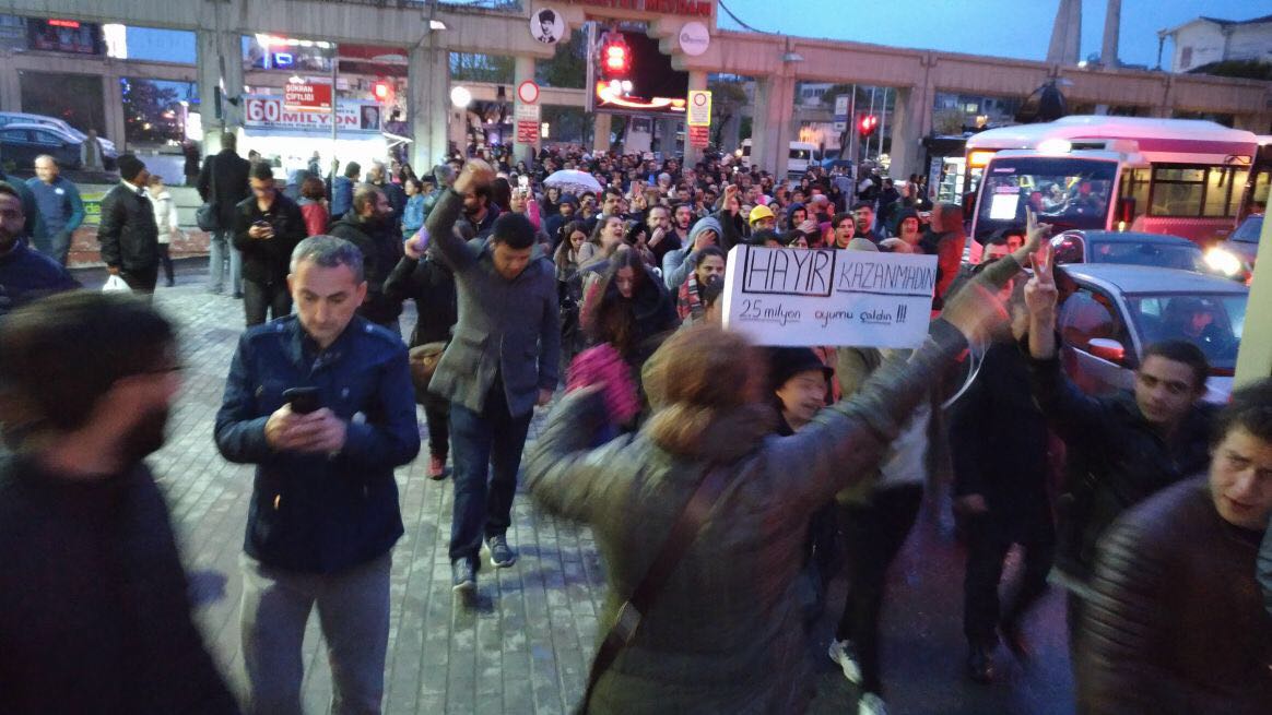 Картинки по запросу istanbul besiktas referandumdan sonra ayakta