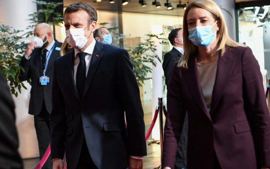 Macron ve AP Başkanı soru almadı, gazeteciler toplantıyı terk etti
