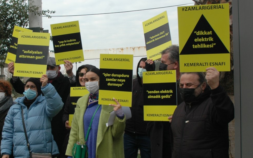 İzmir esnafı zamları protesto etti