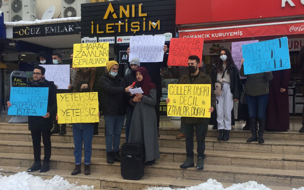 Isparta’da üniversite öğrencilerinden ulaşım zamlarına tepki