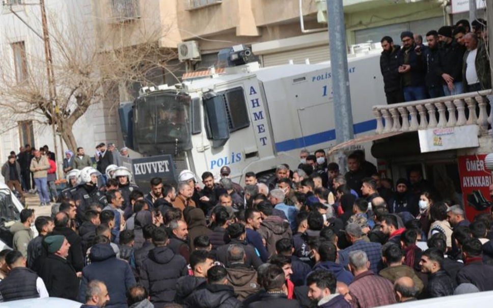 Zam protestosuna polis müdahalesi