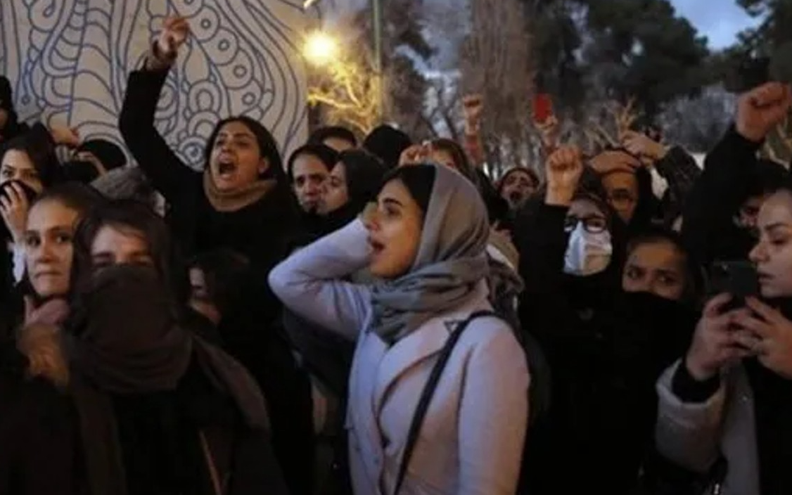 İran'da kadınlar 8 Mart'a hazırlanıyor: "Tahammülümüz kalmadı"