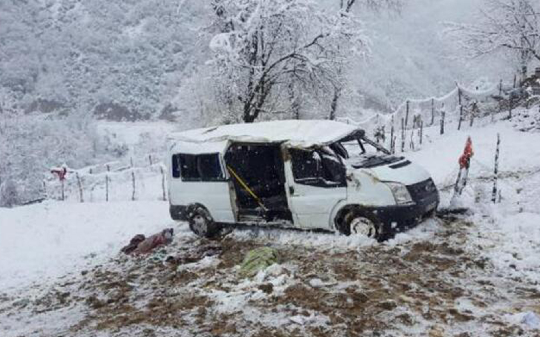 Öğrenci servisi takla attı