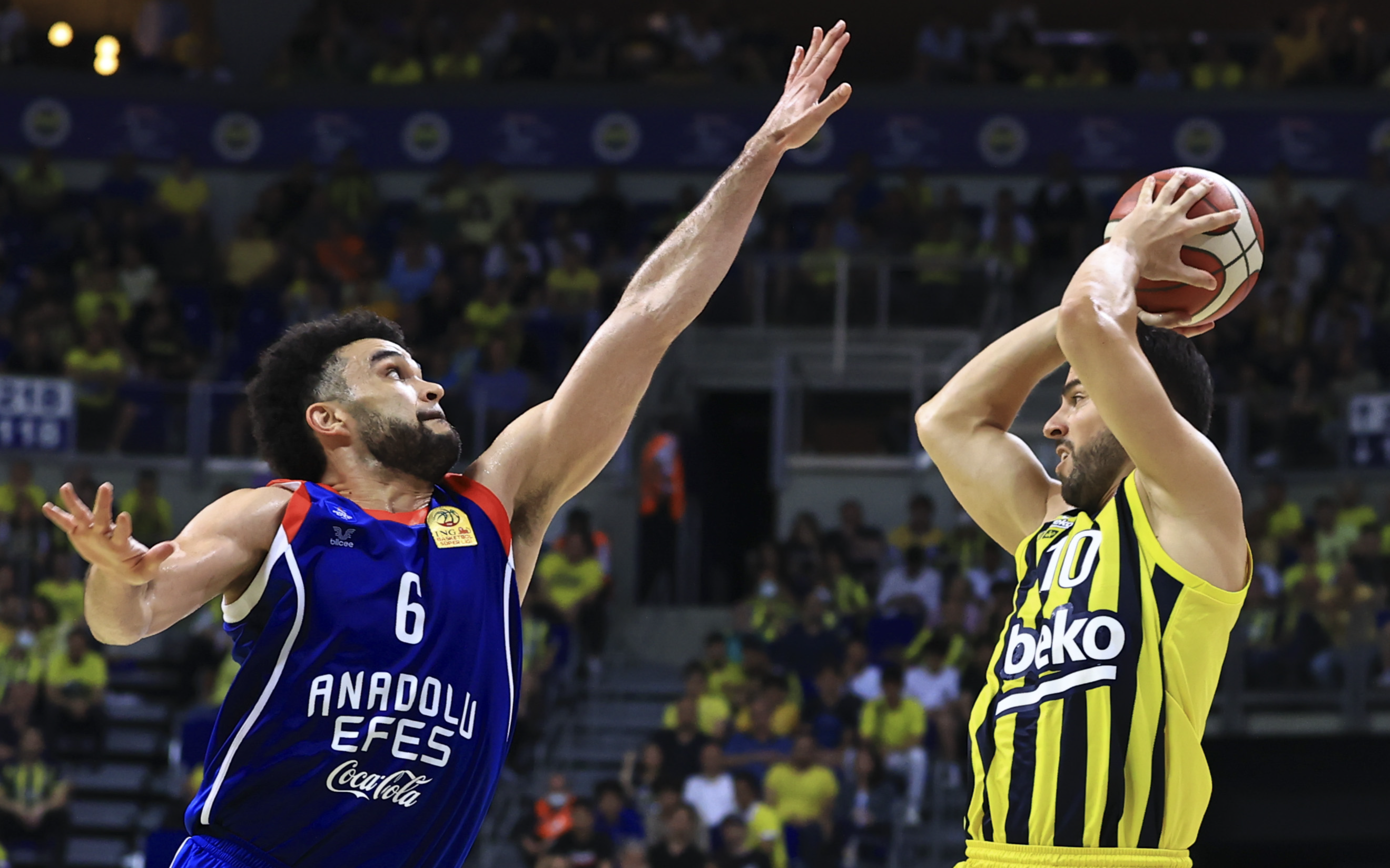 Fenerbahçe, Anadolu Efes'i sahasında mağlup etti