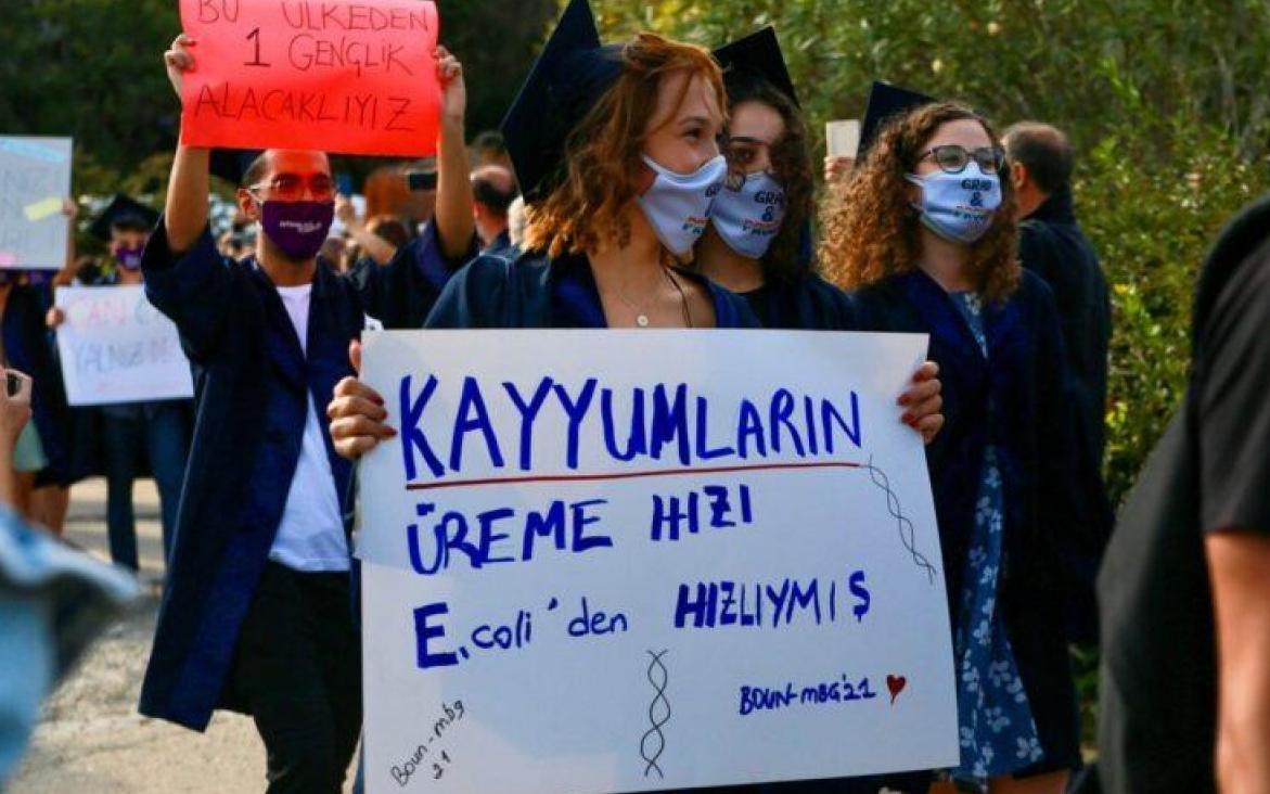 Boğaziçi Üniversitesi Rektörlüğü’nden “mezuniyet” tehdidi