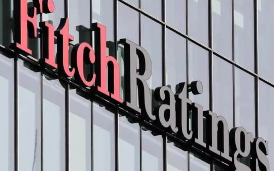 Fitch, Türkiye'nin kredi notunu düşürdü