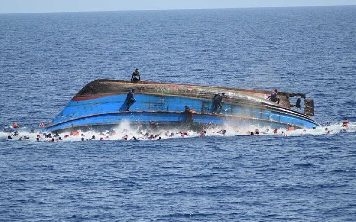 Yolcu teknesi battı: 3 ölü, 17 kayıp