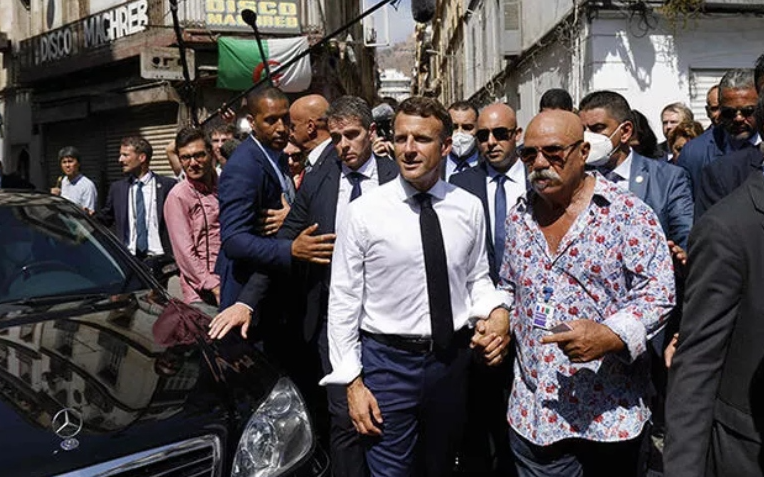 Macron, Cezayir’de protesto edildi