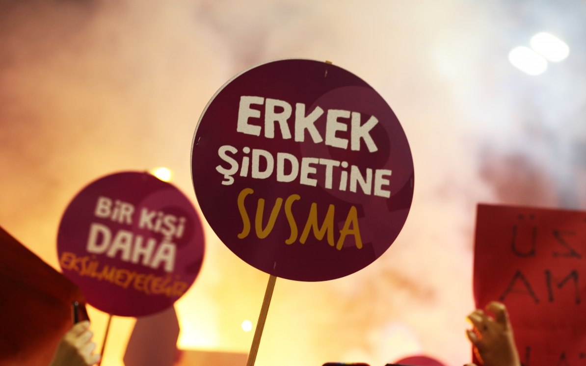 İzmir’de erkek şiddeti!