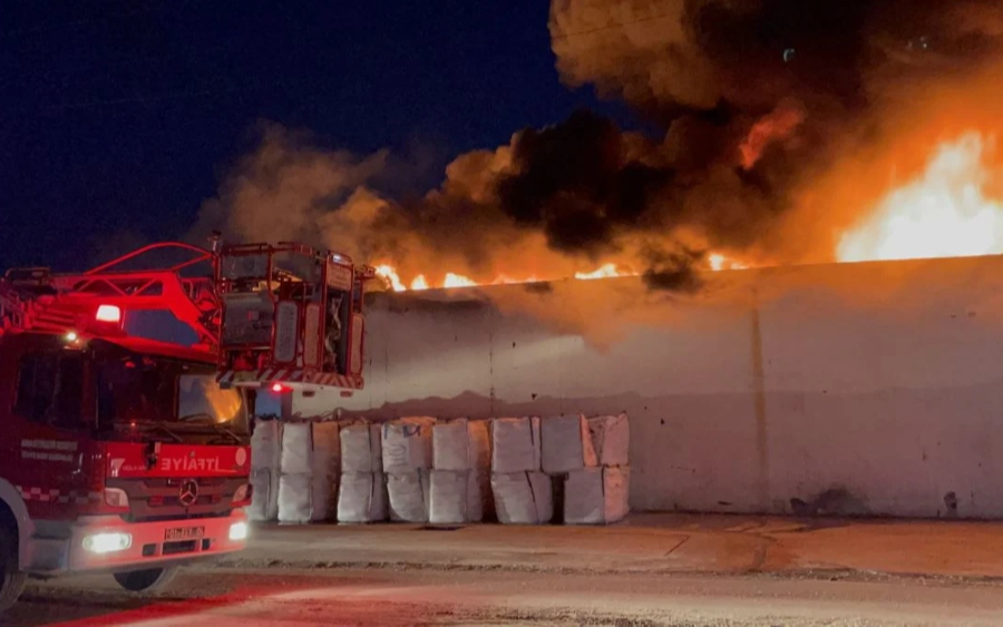 Adana'da alüminyum fabrikasında yangın