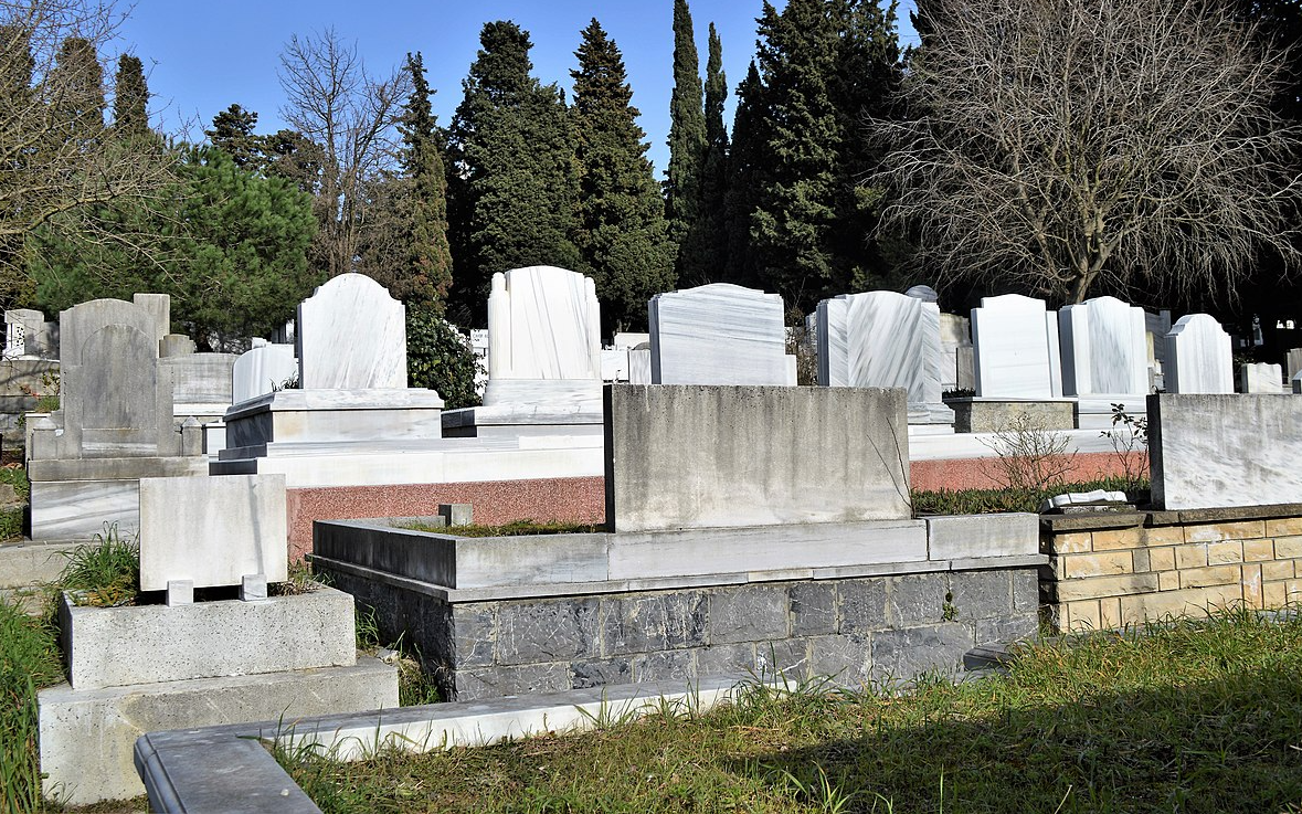 İstanbul’da boş mezar yerlerine zam geldi