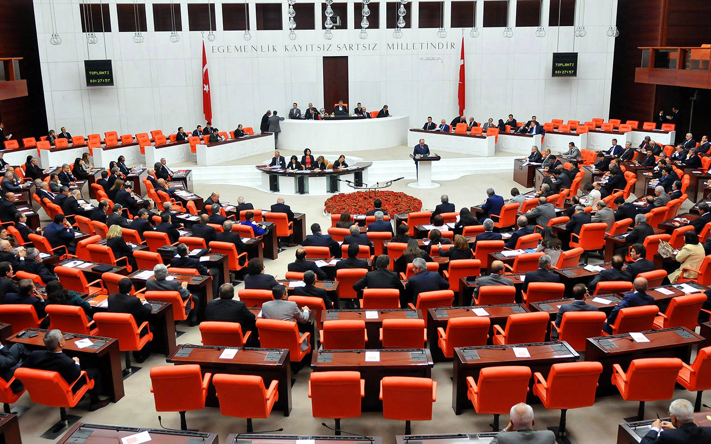 AKP ve MHP'nin isteğiyle Meclis tatil edildi