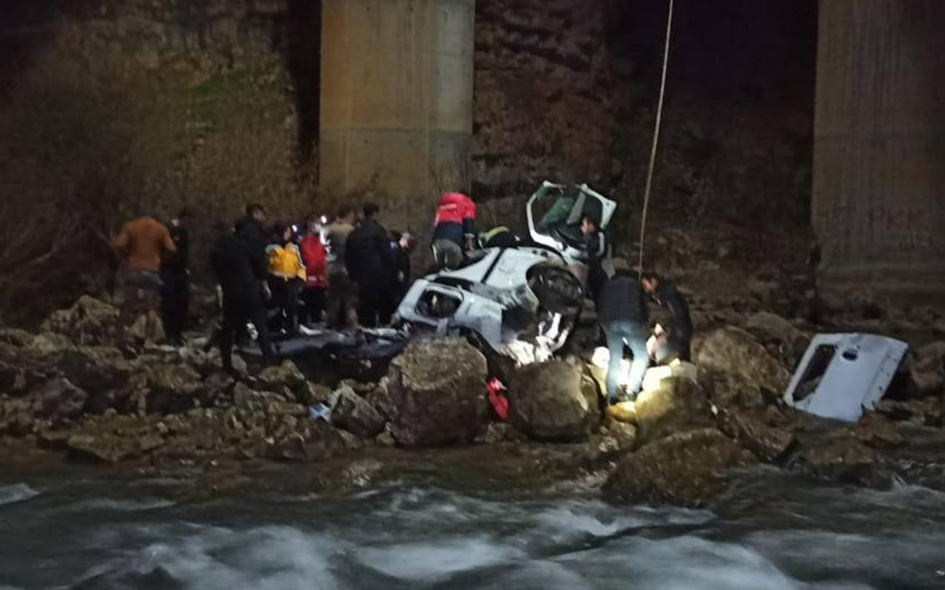 Köprüden düşen otomobilde ölenlerin sayısı 3'e yükseldi