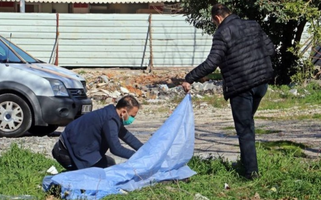 Boş arazide cansız beden bulundu