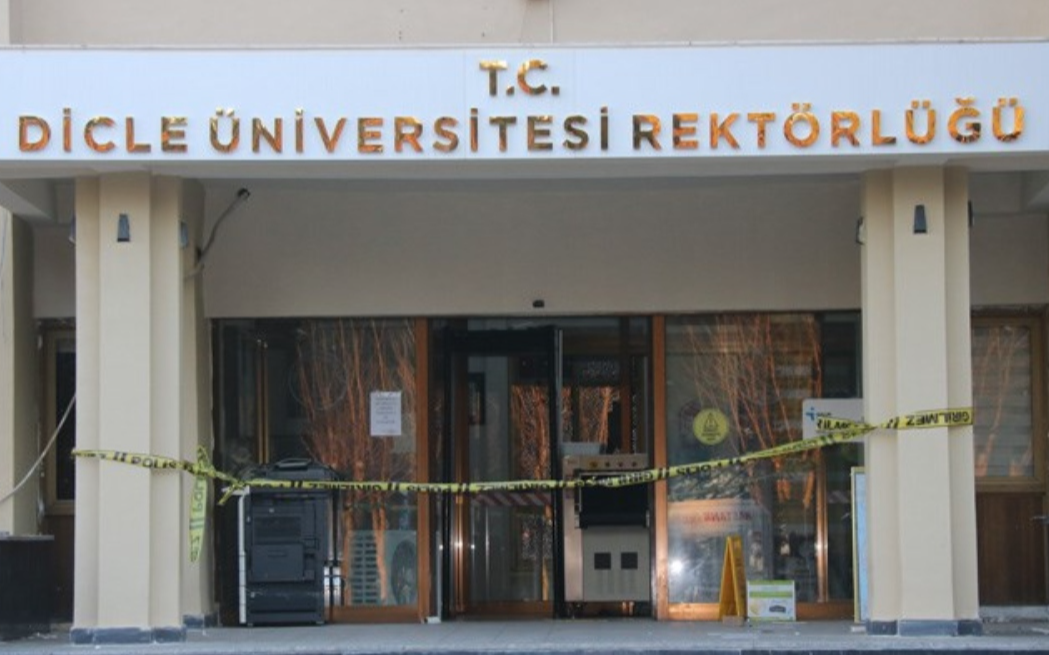 Dicle Üniversitesi rektörlük binası boşaltıldı