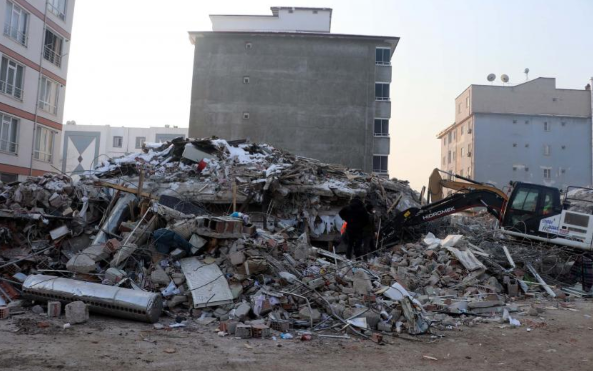 Elbistan'da deprem nedeniyle 924 kişi hayatını kaybetti