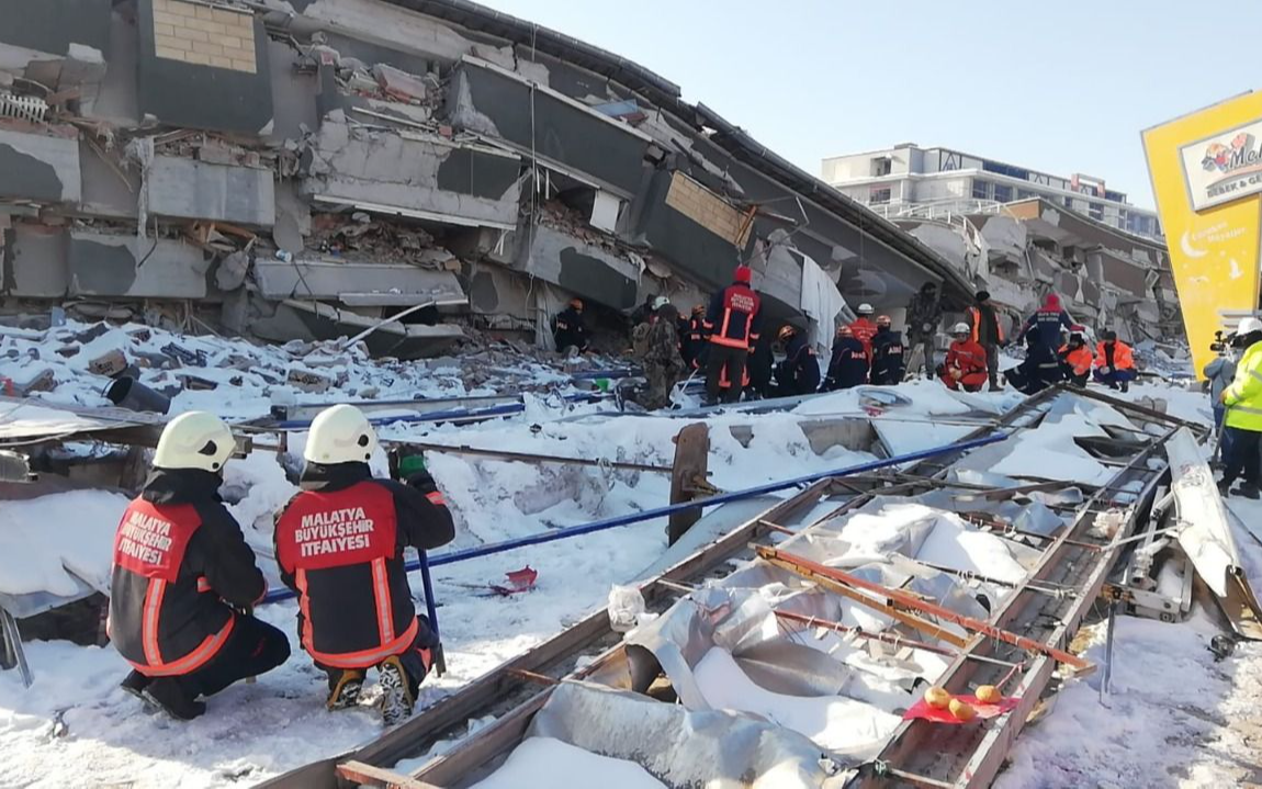 19 kişinin öldüğü sitenin yıkılmasına ilişkin 3 gözaltı