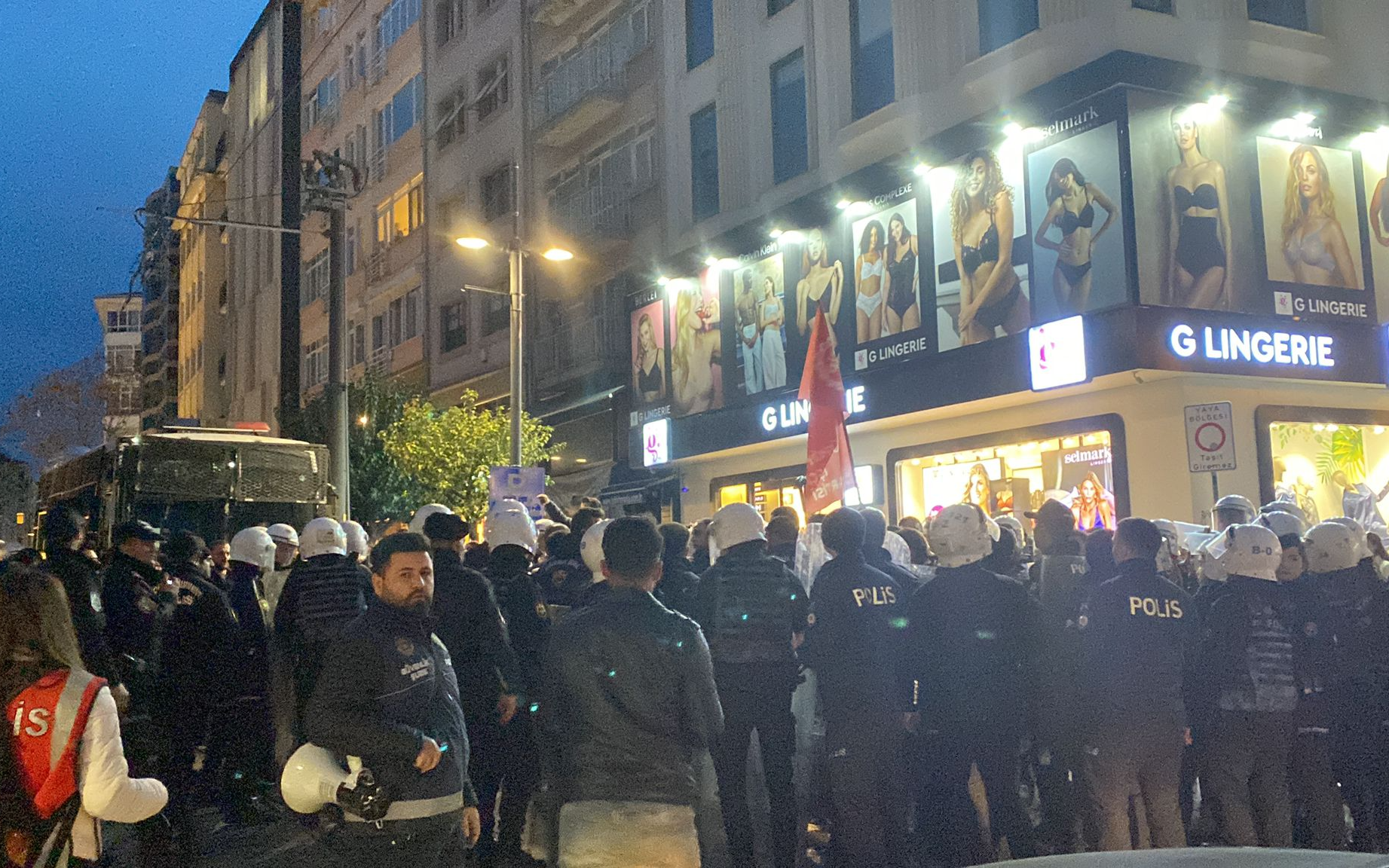 Kızılay'ı protesto ettikleri için gözaltına alınan TİP üyeleri serbest bırakıldı