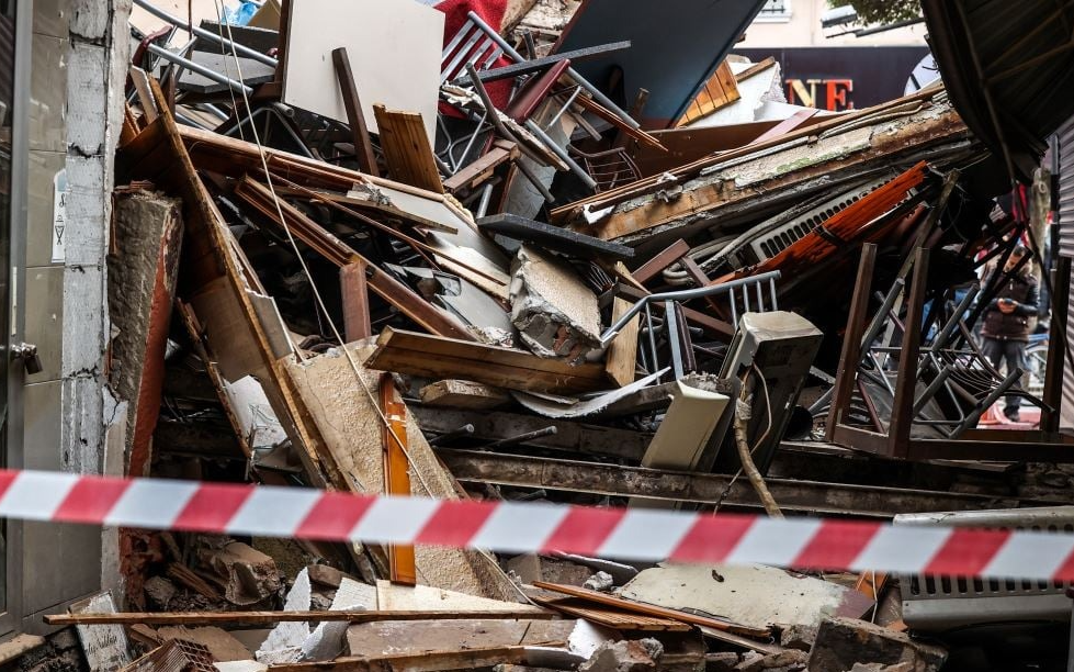 Gazetecilere deprem baskısı: ‘Rutine dönün’