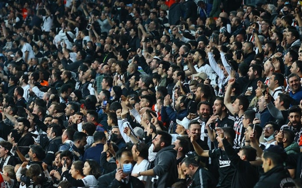 Beşiktaş taraftarından ‘Yönetim istifa’ tezahüratı