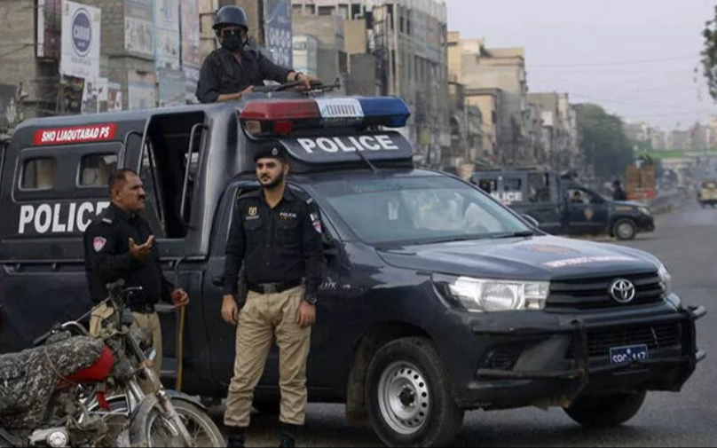 Pakistan'da intihar saldırısı: 10 polis öldü