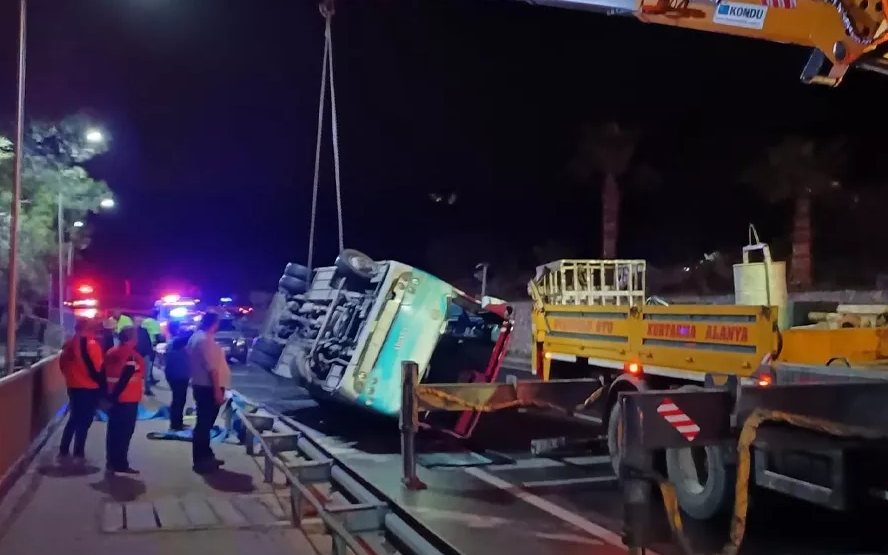 Alanya Kestelspor takım otobüsü kaza yaptı: 14 yaralı