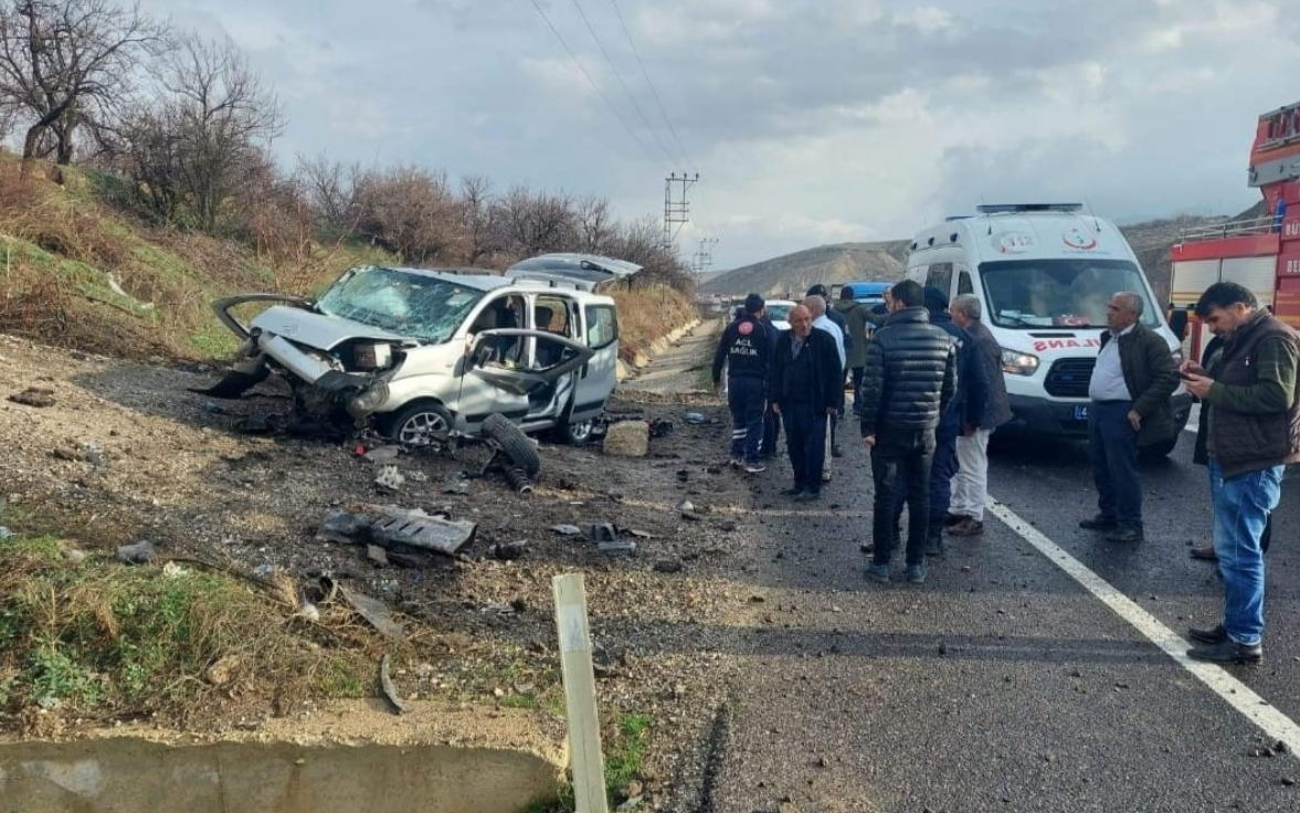 Malatya'da trafik kazası: 2 ölü, 3 yaralı