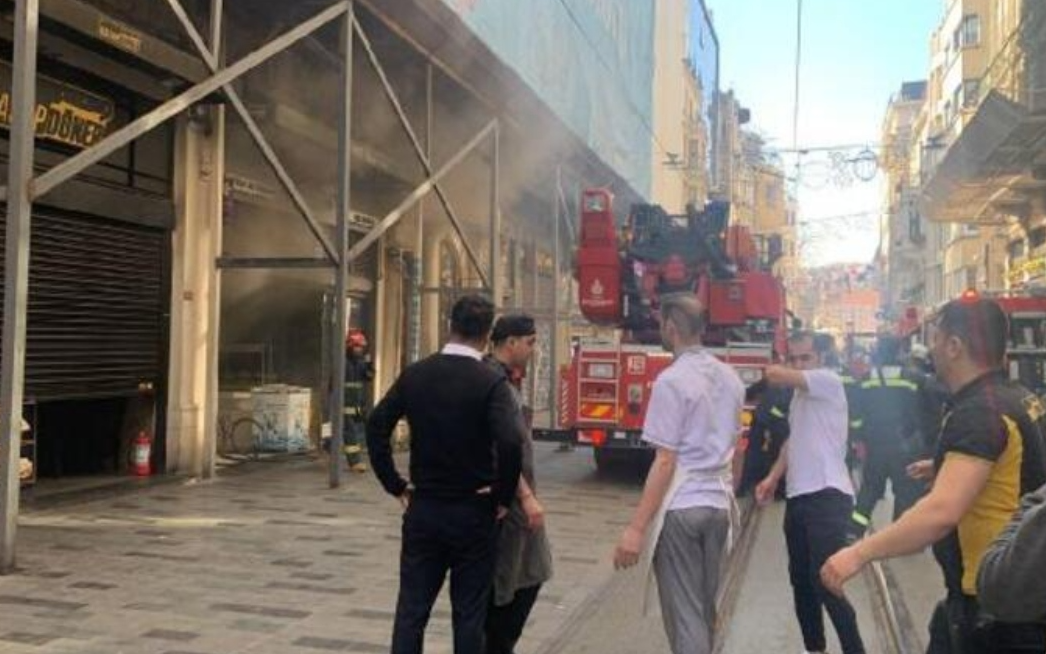 İstiklal Caddesi'nde restoran yangını
