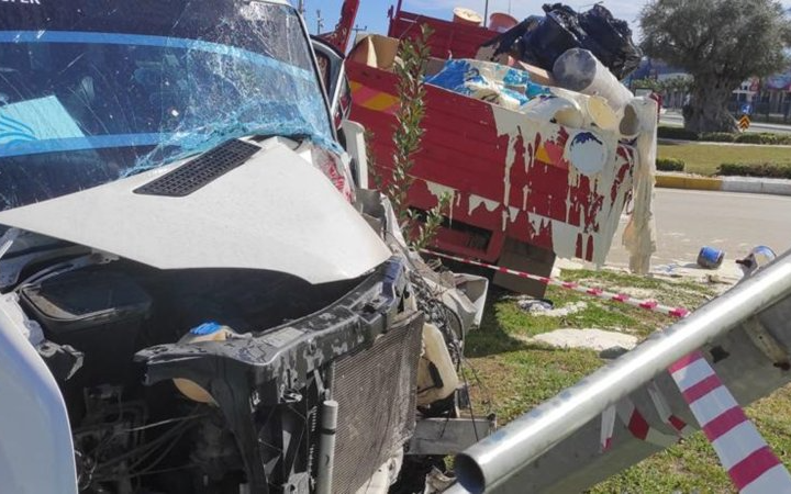 Antalya’da okul servisi kaza yaptı: 5 yaralı