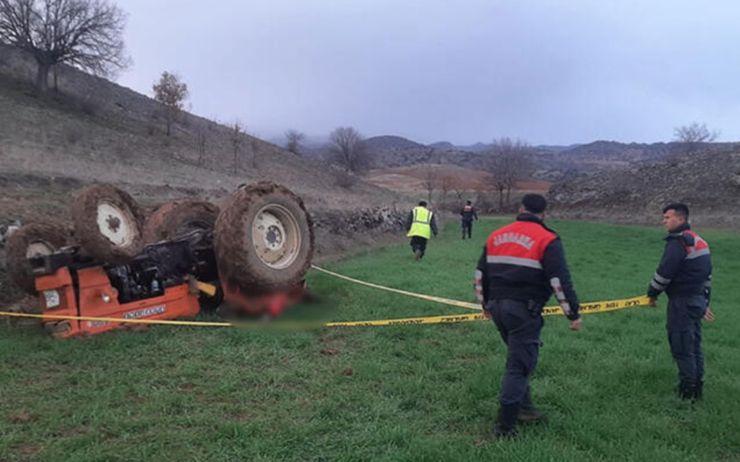 Traktör devrildi; çiftçi hayatını kaybetti