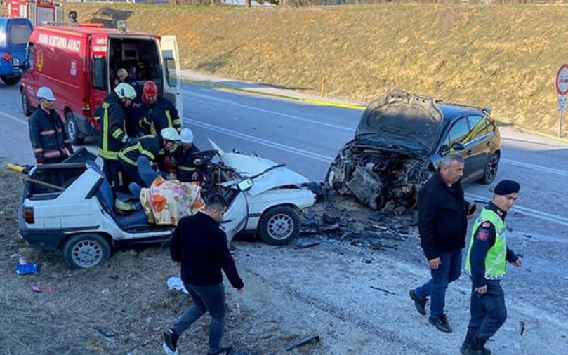 Kütahya’da otomobiller çarpıştı: Bir ölü, 3 yaralı