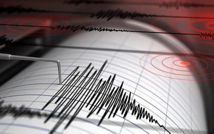 İzmir'de 3.5 büyüklüğünde deprem