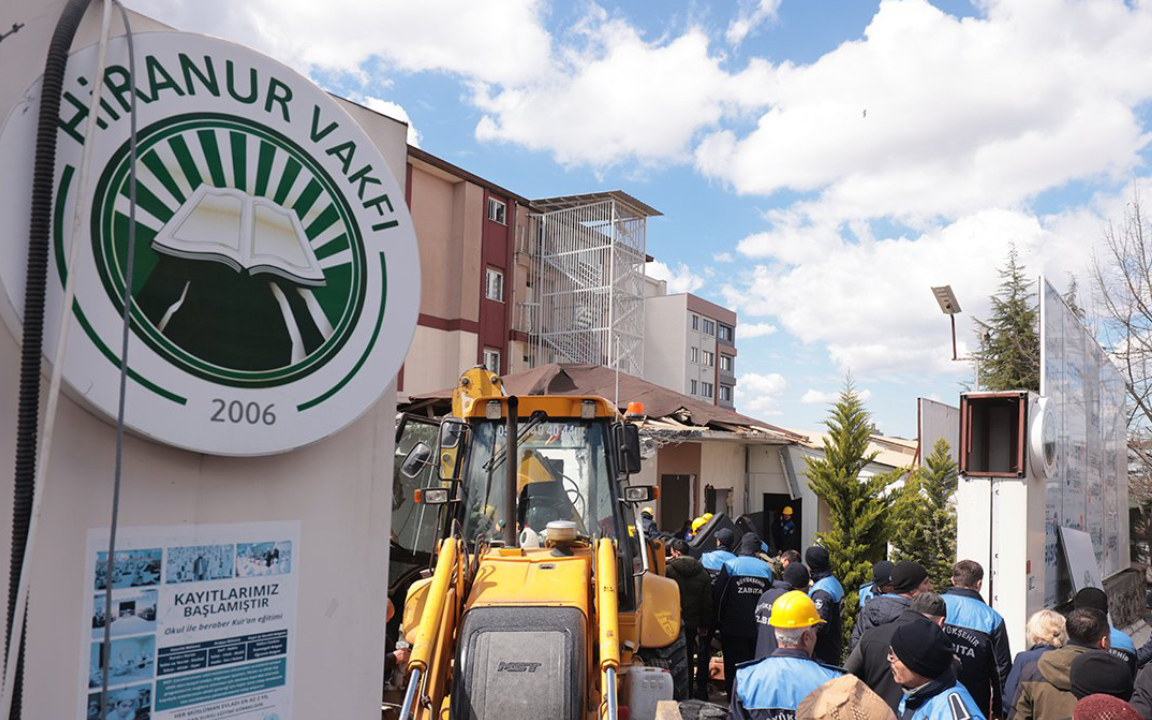 Mahkeme İBB’yi haklı buldu: Hiranur Vakfı’nın kaçak binaları yıkıldı