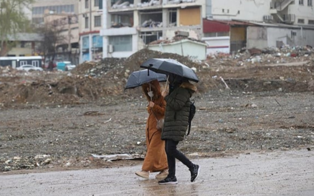 Deprem bölgeleri için yağış uyarısı