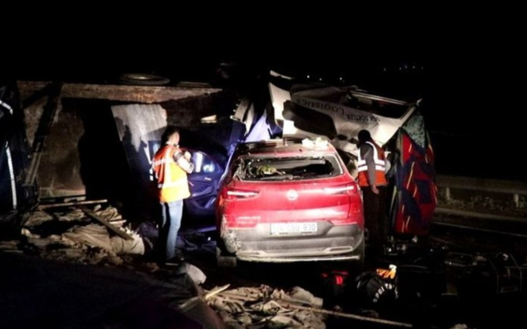 Sakarya'da trafik kazası: 2 ölü, 4 yaralı