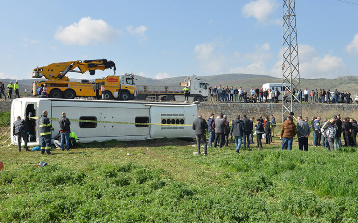 Eskişehir'de işçi servisi şarampole devrildi