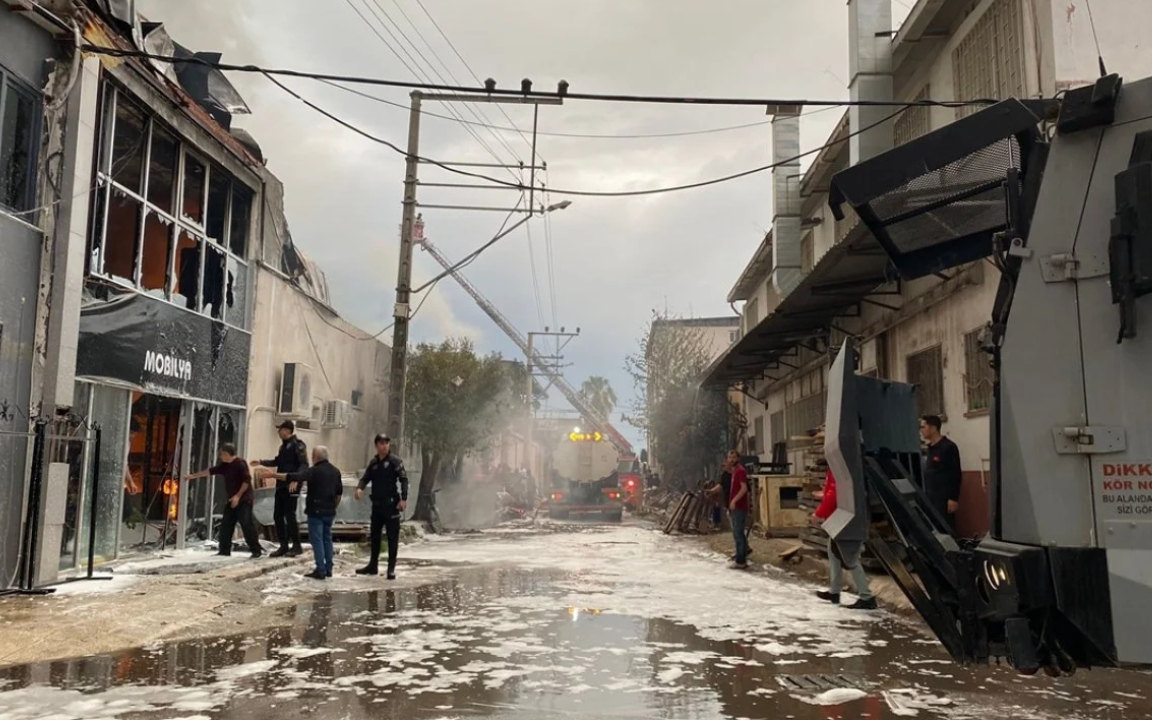 Fabrikada yangın: 3 işçi ile bir itfaiye eri öldü