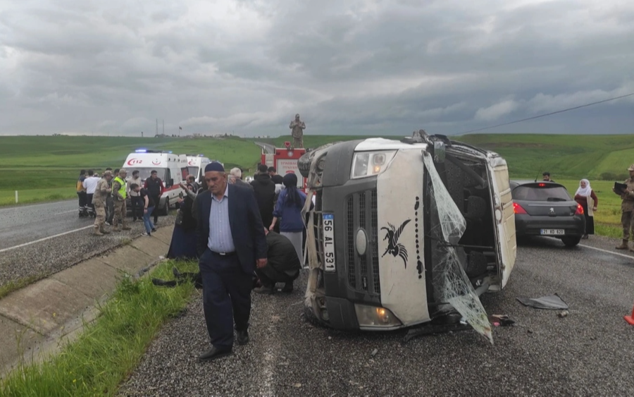 Diyarbakır’da minibüs kazası: 12 kişi yaralandı