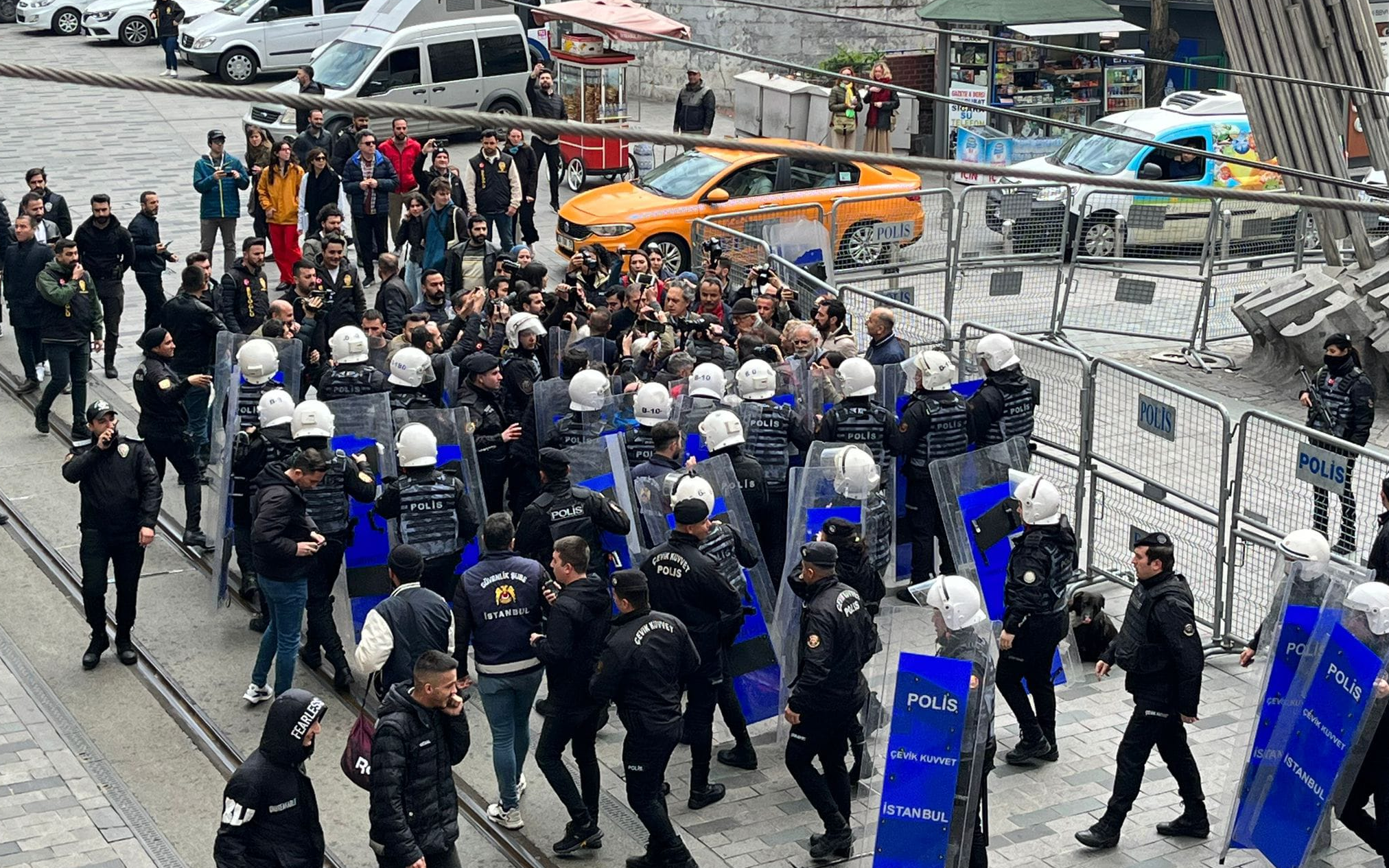 AYM kararı yok sayıldı: Cumartesi Anneleri'ne polis saldırısı