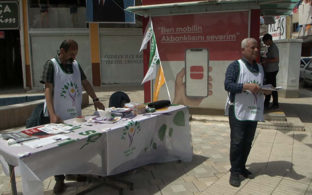 Amasya'da Yeşil Sol Parti standına saldırı