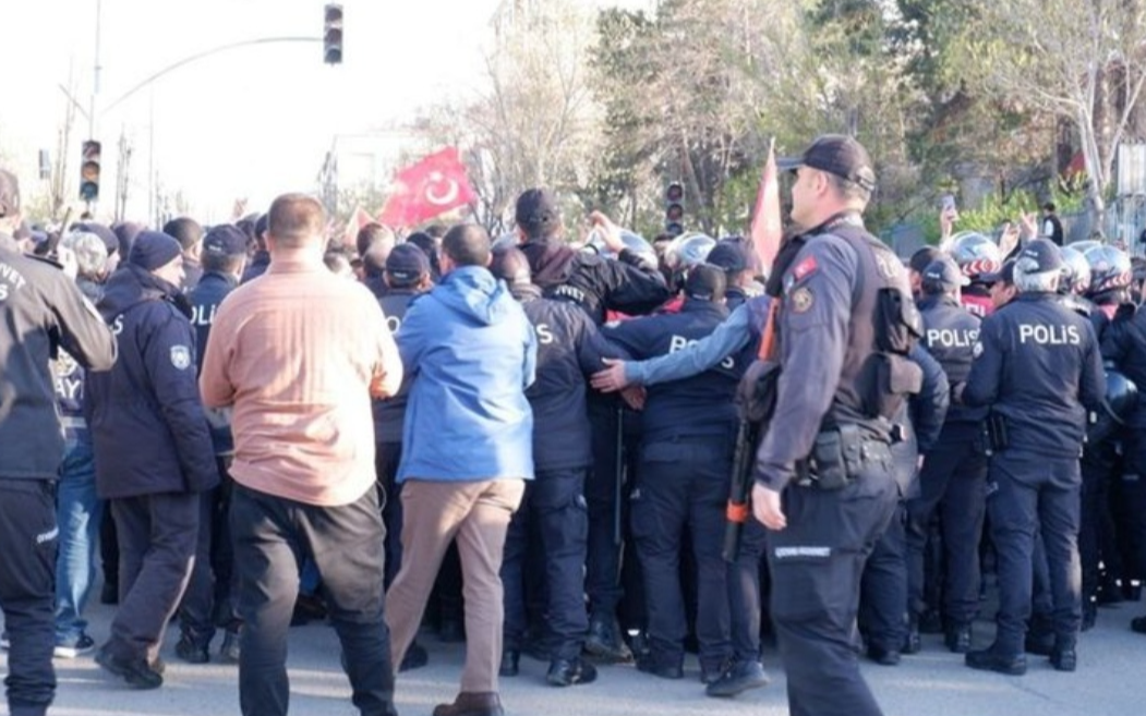 Taşlı saldırı nedeniyle bir uzman çavuşun sözleşmesi feshedildi