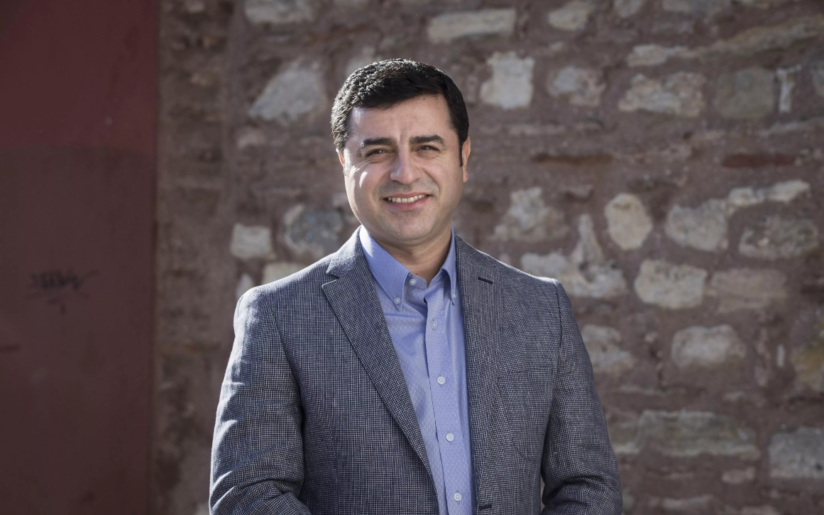 Demirtaş'tan mesaj: 'Ayağa kalk ve değiştir'