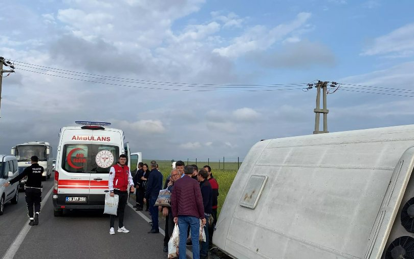 Çorlu'da işçi servisi şarampole yuvarlandı