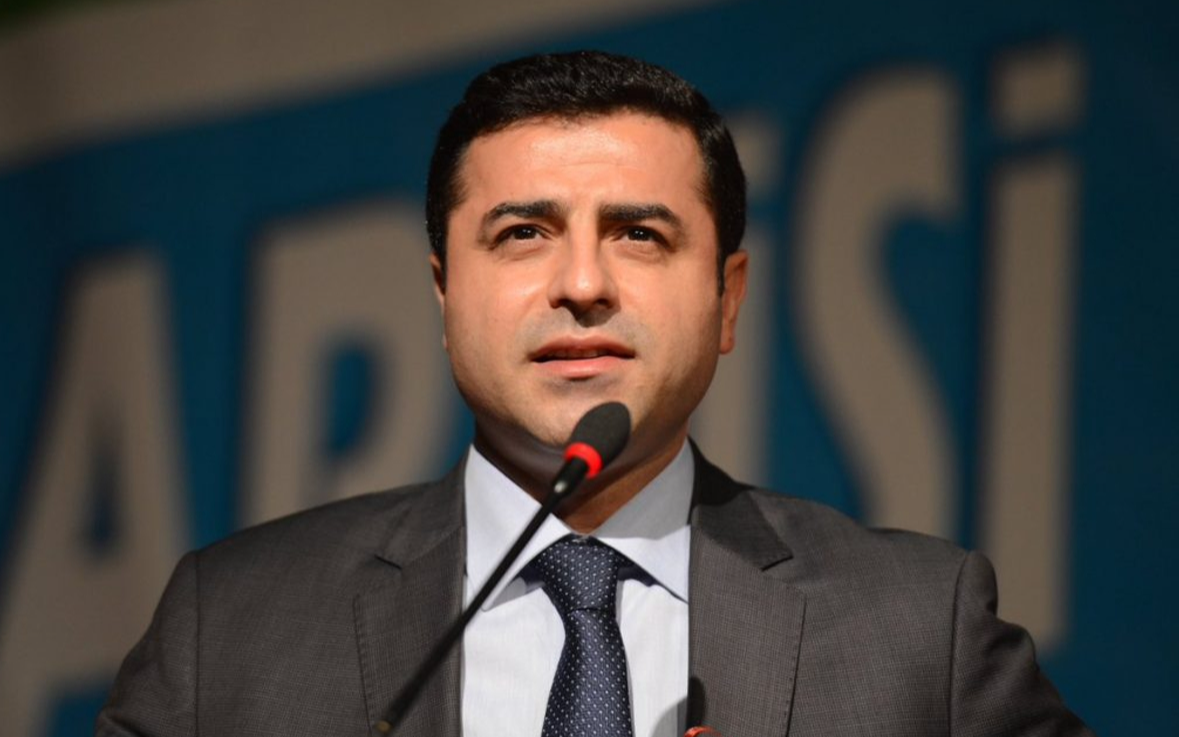 Demirtaş'tan videolu paylaşım: 'Sarayları, sultanlara dar et!'