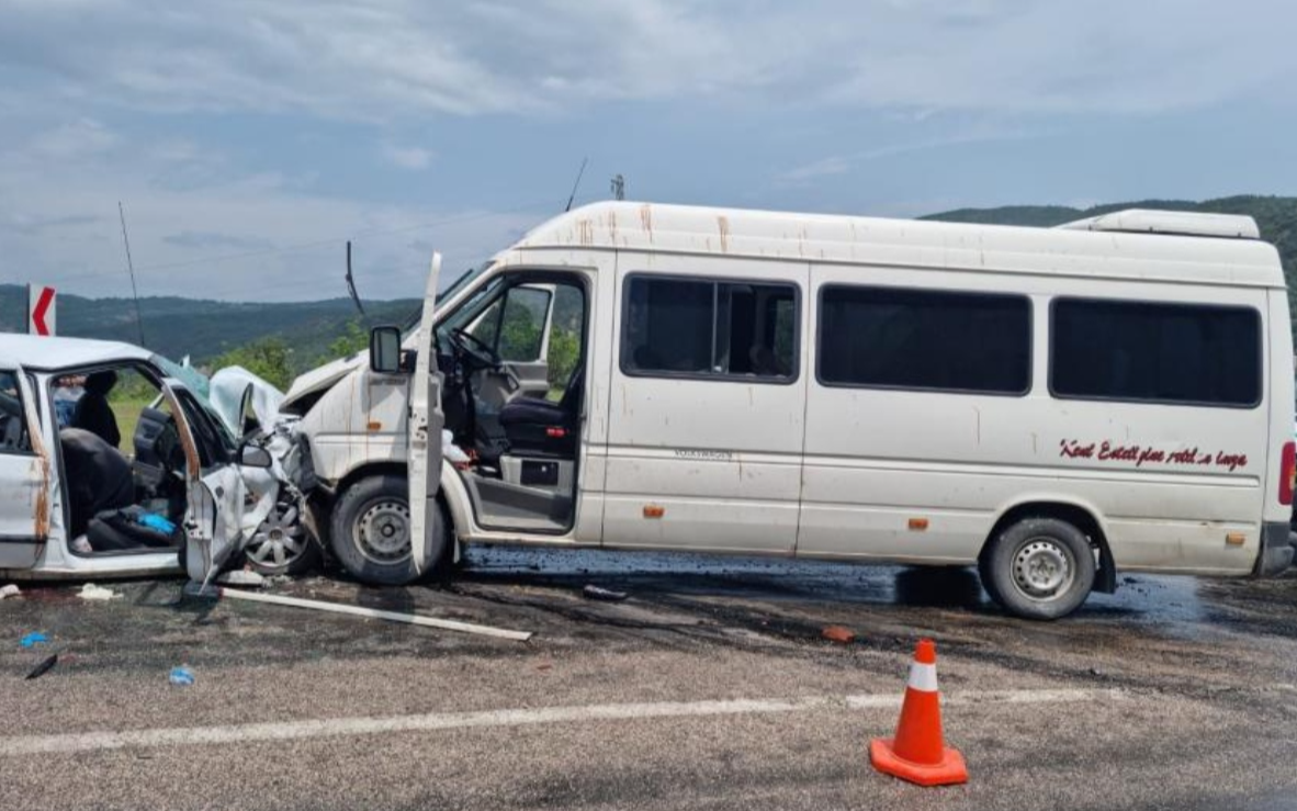 Öğrenci servisi kaza yaptı: Bir ölü, 11 yaralı