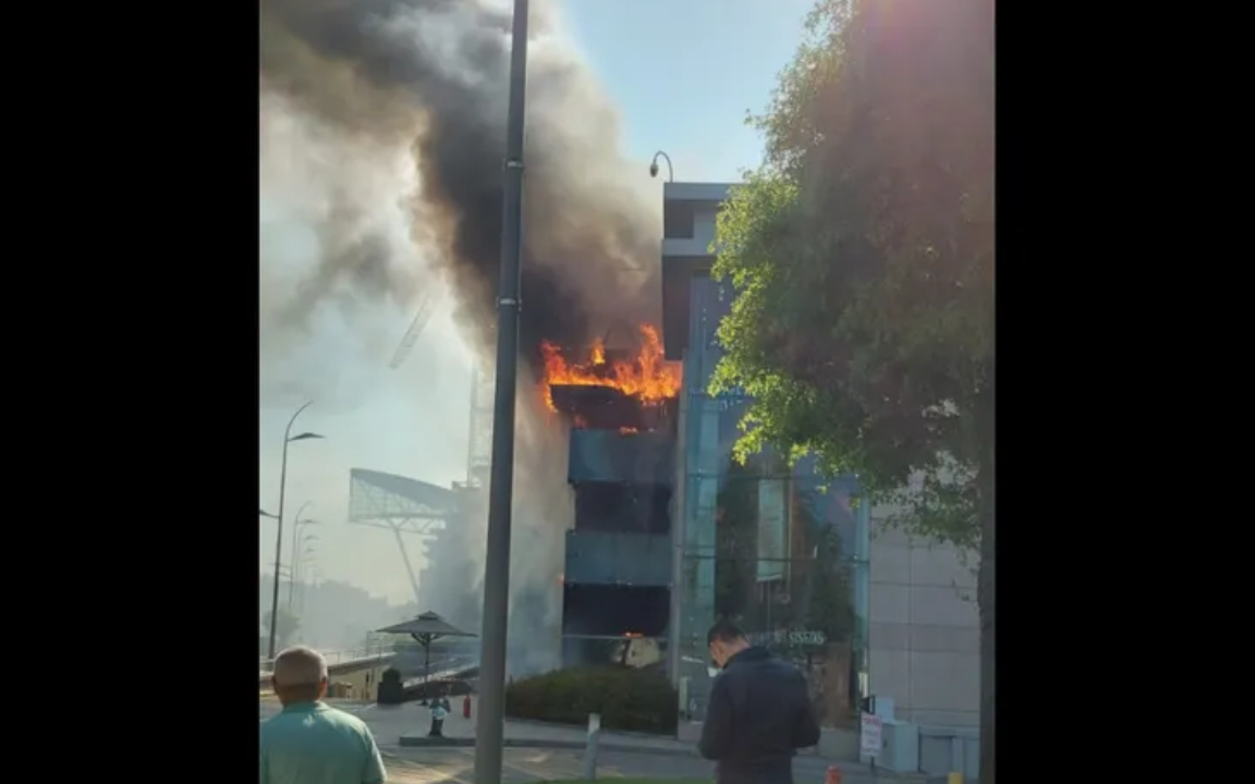 İstinye'de AVM yangını