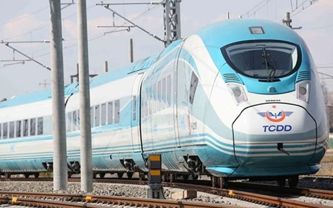 Ardı ardına gelen zamlar tren yolcularını vurdu