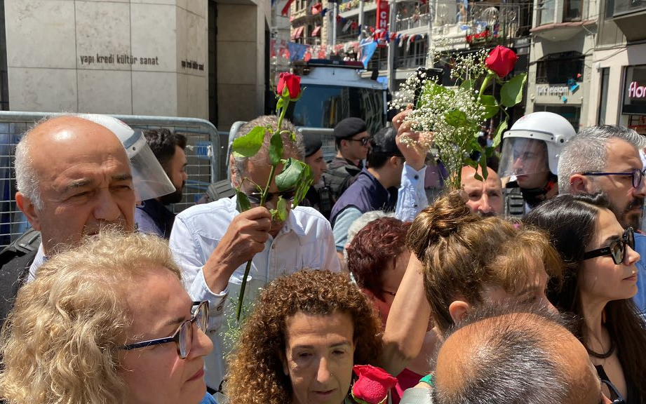 AYM kararına rağmen: Cumartesi Anneleri'ne bir kez daha polis saldırısı