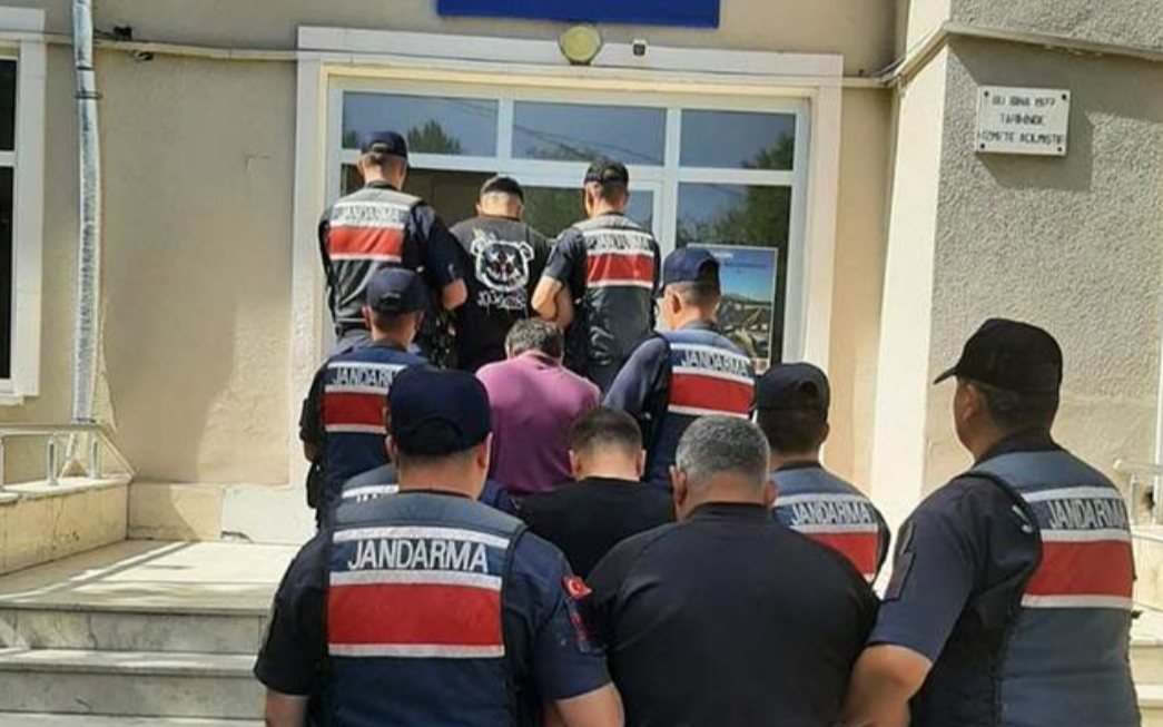 8 ilde cezaevi personeline operasyon: 22 gözaltı