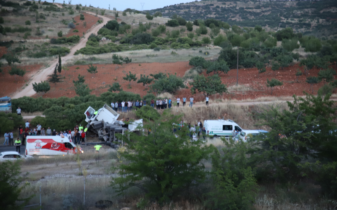 Antep'te zincirleme kaza: 3 ölü, 5 yaralı